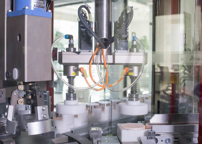 50 Pcs / Min Jar Filling And Capping Machine Plastic Glass Metal Packaging