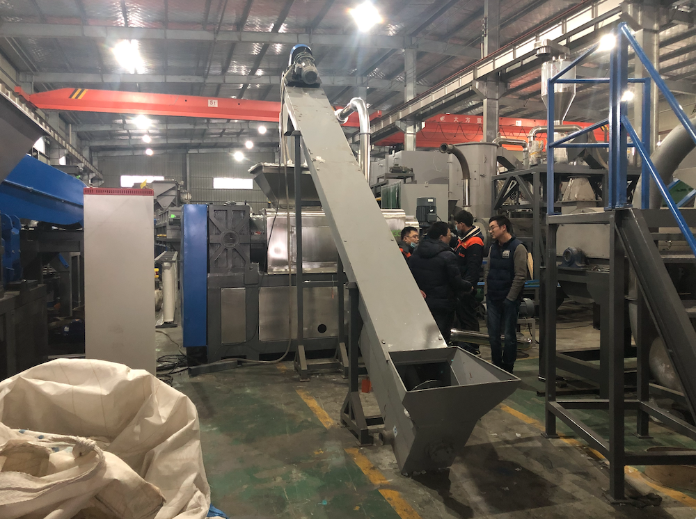 Waste Granulating Plastic Pelletizing Machine Squeezing HDPE Pelletizing Machine