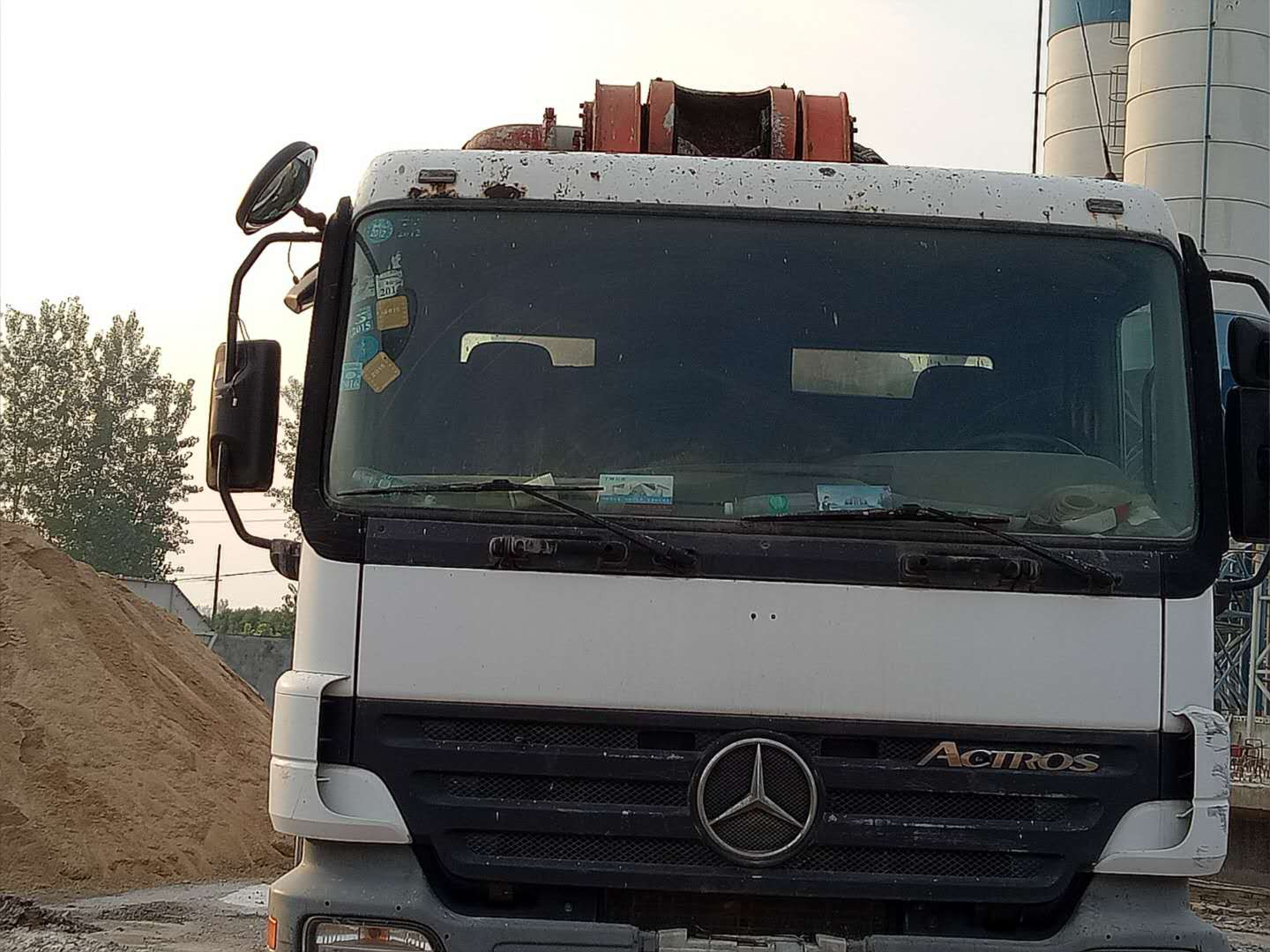 Second Hand Concrete Mixer Trucks / Concrete Pump Truck 37m 38m 47m 48m