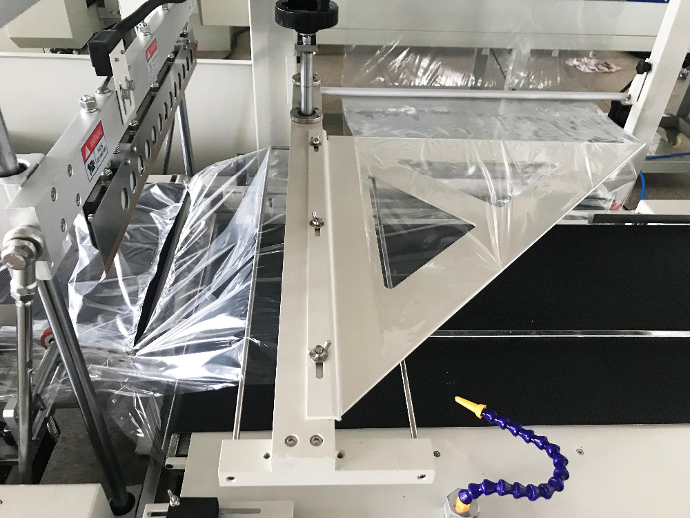 Plastic Shrink Wrap Machine Can Bottle Shrink Wrapping Machinery For Sell