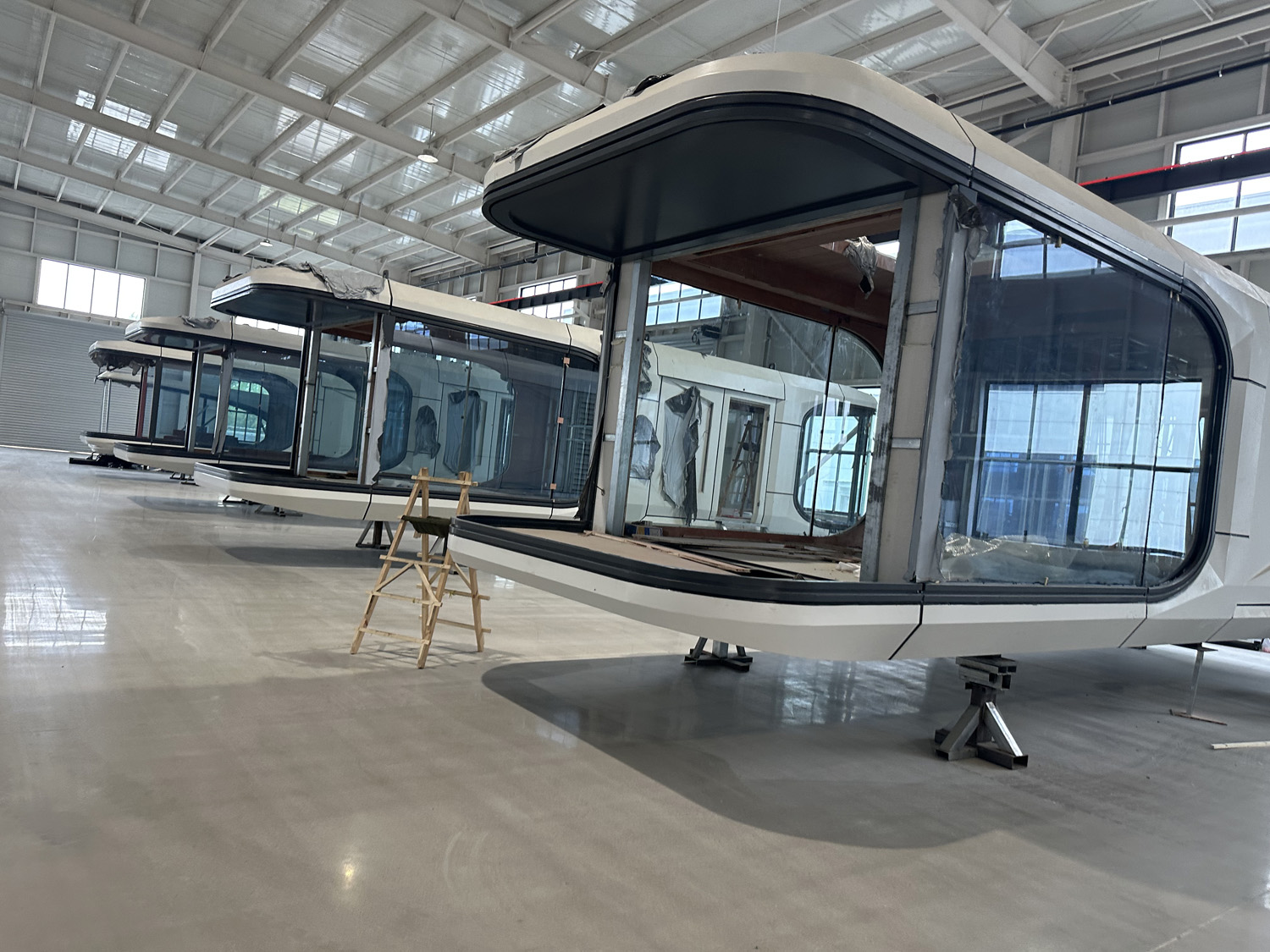 Mobile Container Hotel Prefabricated Capsule House For Touring Online Technical Support