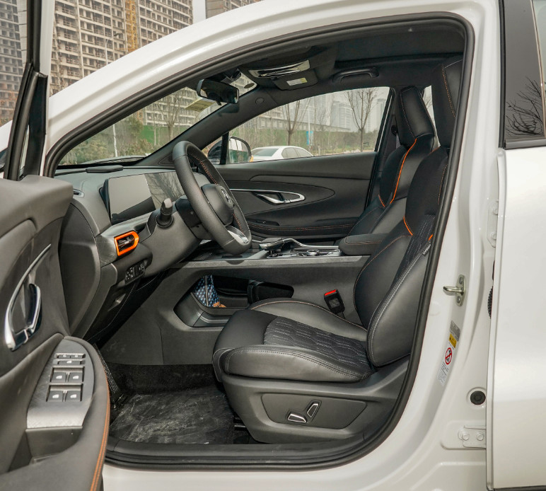 Changan UNI-T 2022 2.0T 233HP Noble Model 8AT 5 Seats SUV With 20" Wheel Hub