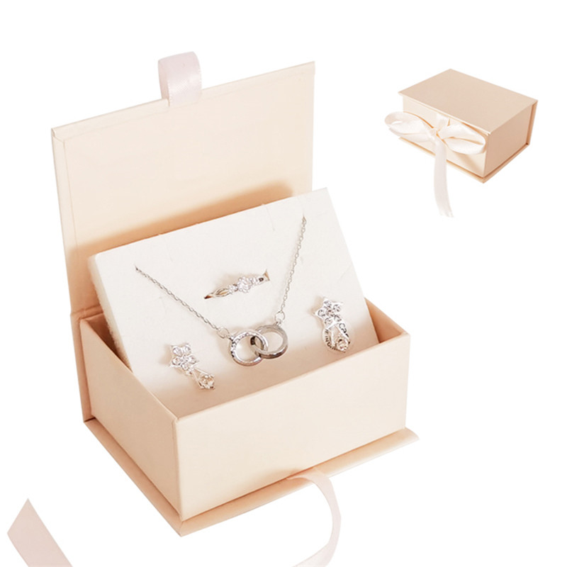 Necklace Paper Magnetic Jewelry Box With Grosgrain Handle