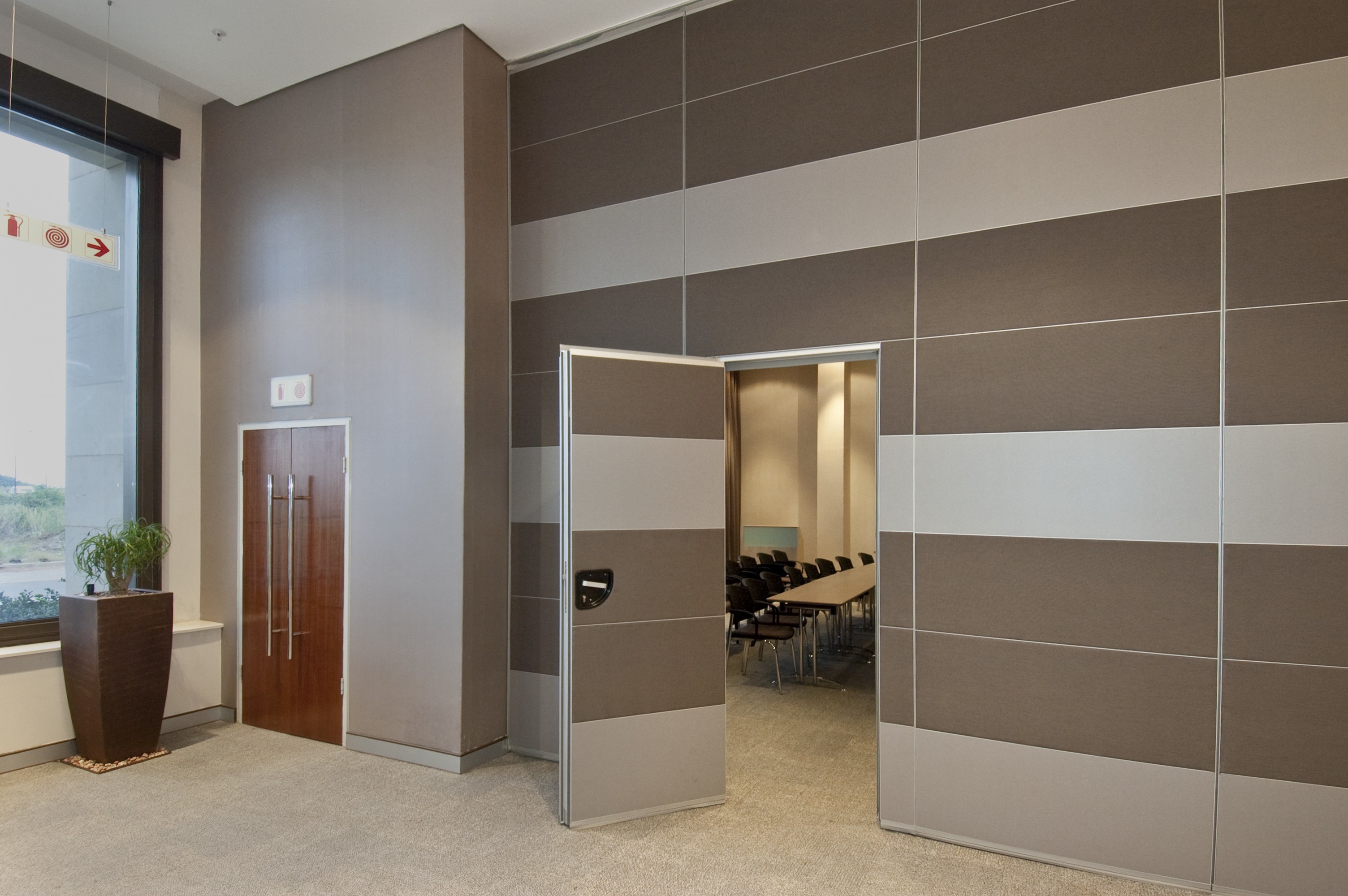 Sliding Screen Removable Wall Partition Movable Panel Soundproof Door Divider Hotel Hall Partition