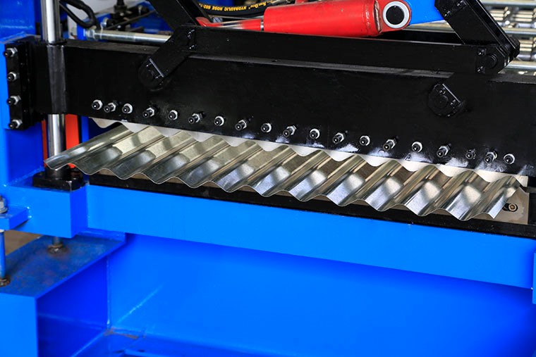 High Efficiency Corrugated Roof Roll Forming Machine With Cr12Mov Cutter