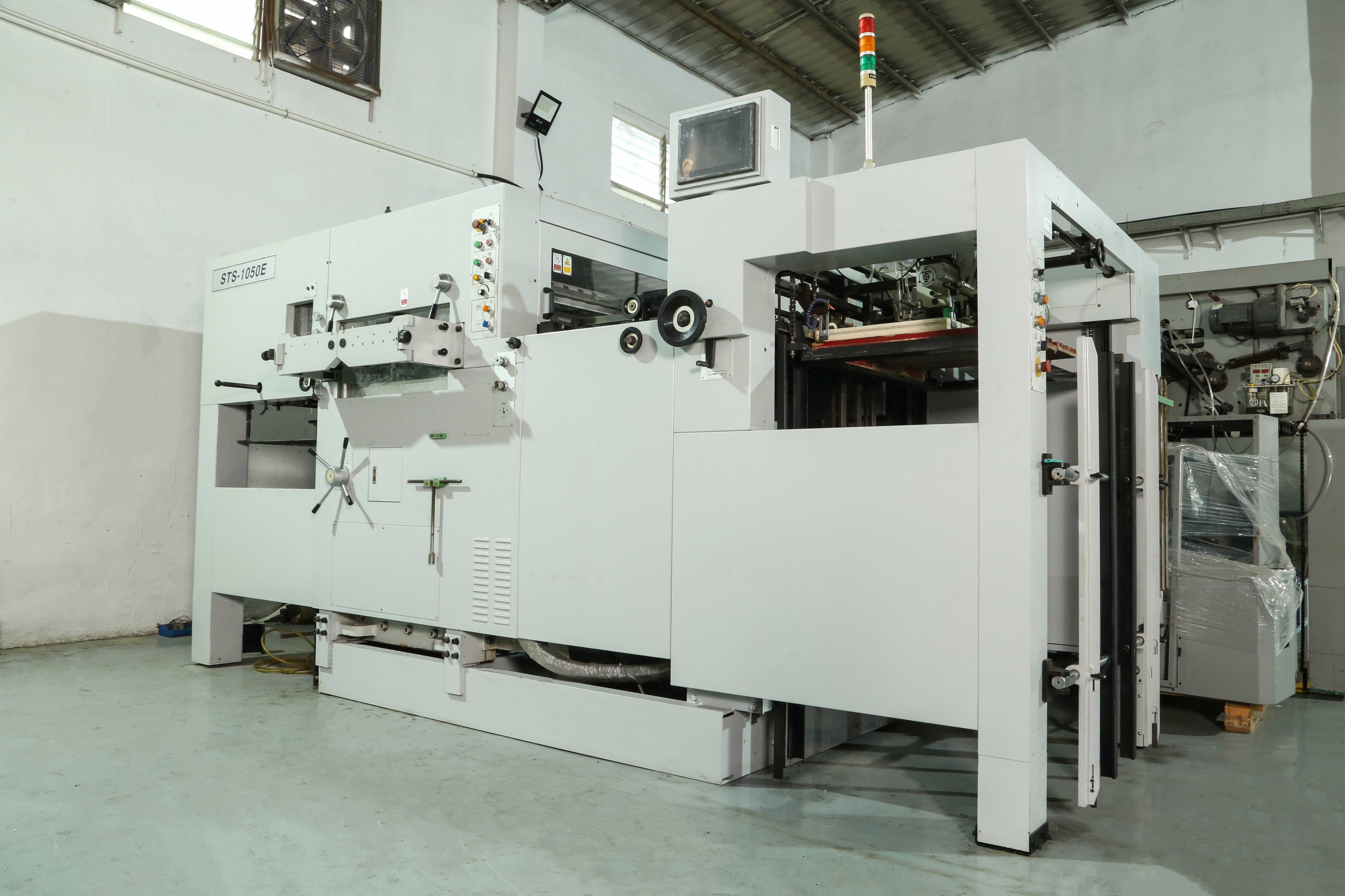 STS 1050E Die Paper Cutting Machine Automatic Fast Working Speed