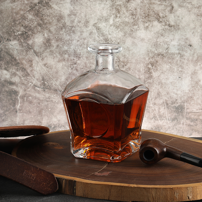 Customized Logo 700ml Glass Liquor Bottles for Your Distilled Beverages