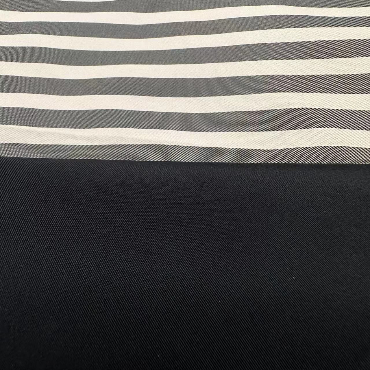100% Polyester Fabric 170gsm Stripe Pattern Yarn Dyed Fabric For Men'S Suit