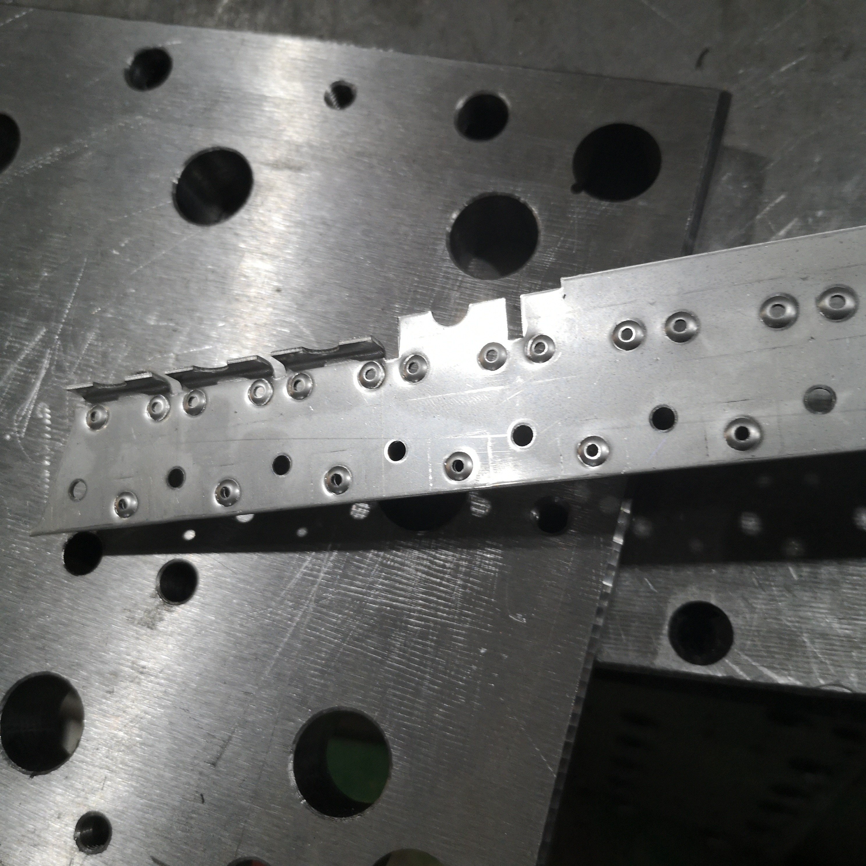 High-Precision Custom Metal Stamping Strip for Connectors – Progressive Die Stamped, Burr-Free, High Consistency
