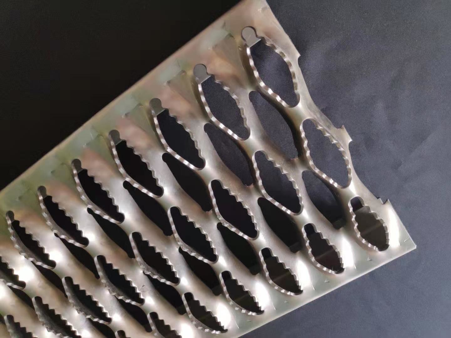 Antislip Grip Strut Safety Grating Diamond Hole Galvanized Steel 10 Gauge Walkway Plank