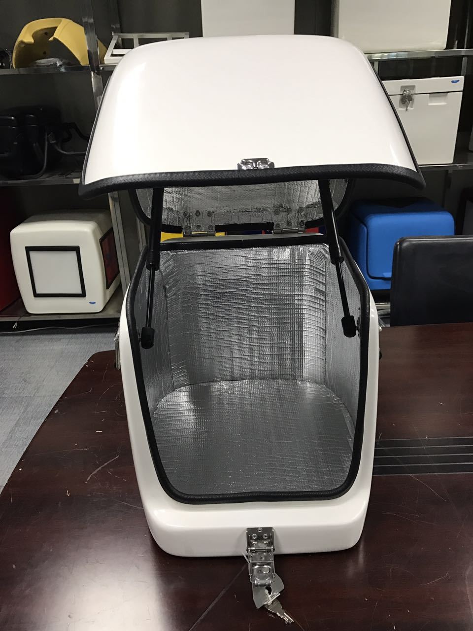 67L White Color Fiberglass Motorcycle Food Delivery Box Pizza Delivery Box with Locks and Keys