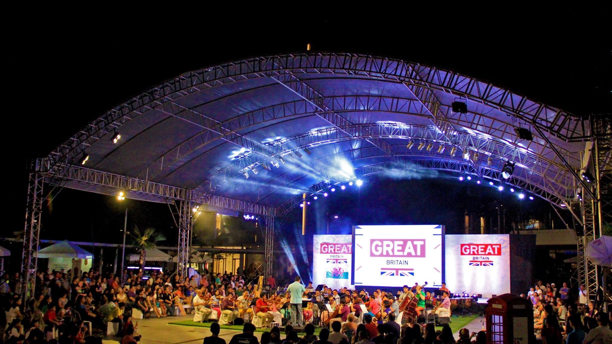White Cover 6Pillars 450*450MM Truss Size 12*12*7M Lighting Global Stage Lighting Truss / Outdoor Metal Arc Roof Trusses