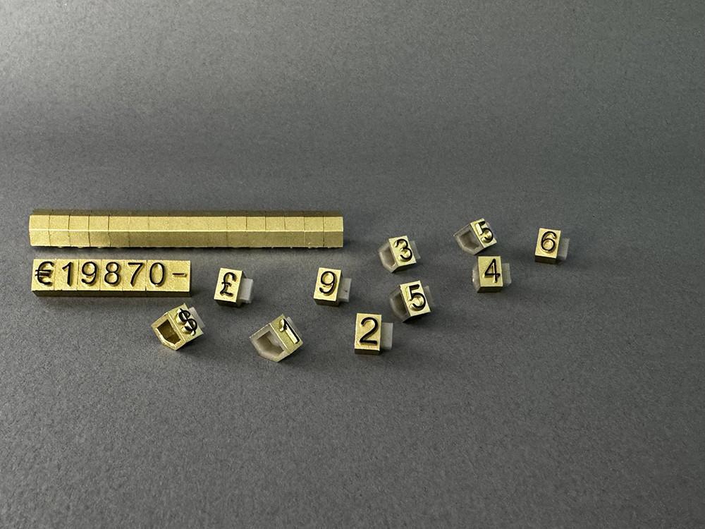 6x4mm Jewellery Display Price Digital Cube For Retail Shop Display Customizable