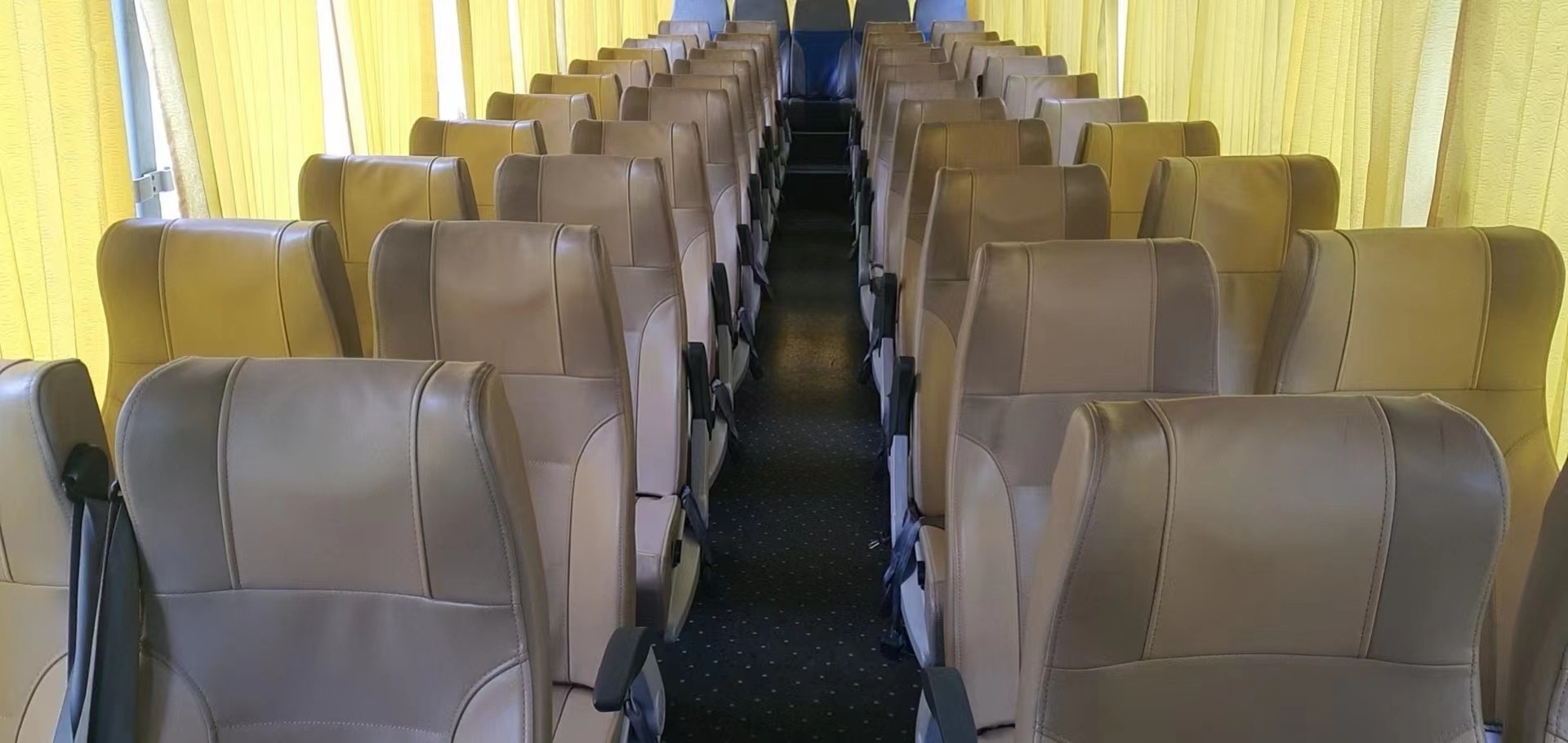 55 Seats Used Coach Bus Second Hand Kinglong XMQ6129 With Diesel Engine LHD Steering