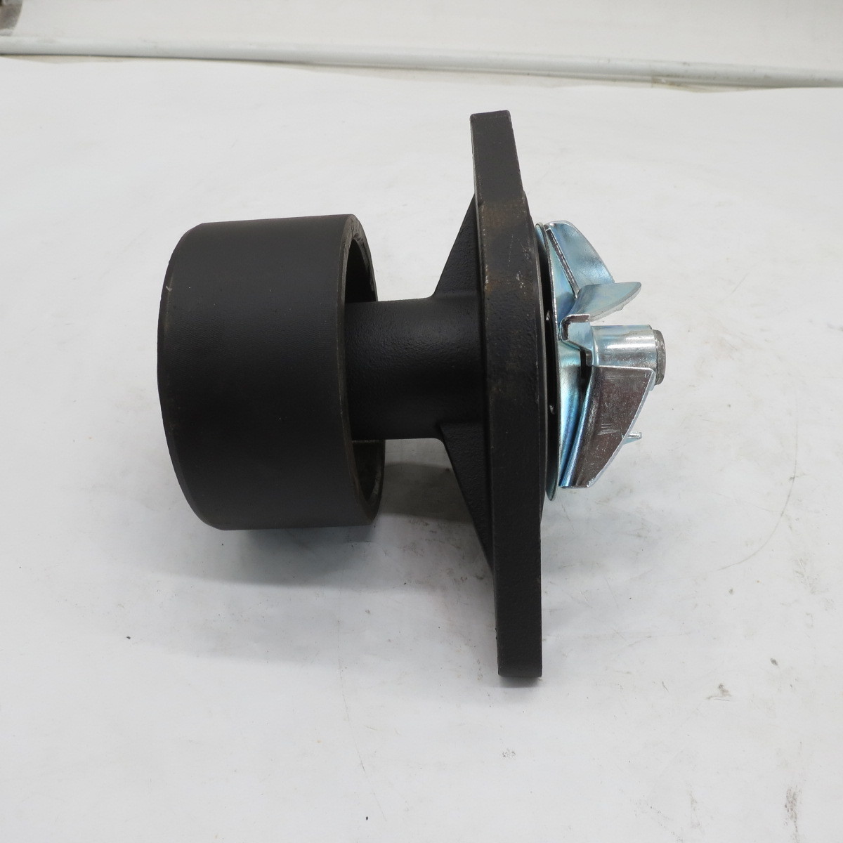 High quality The water pump assembly 3960342
