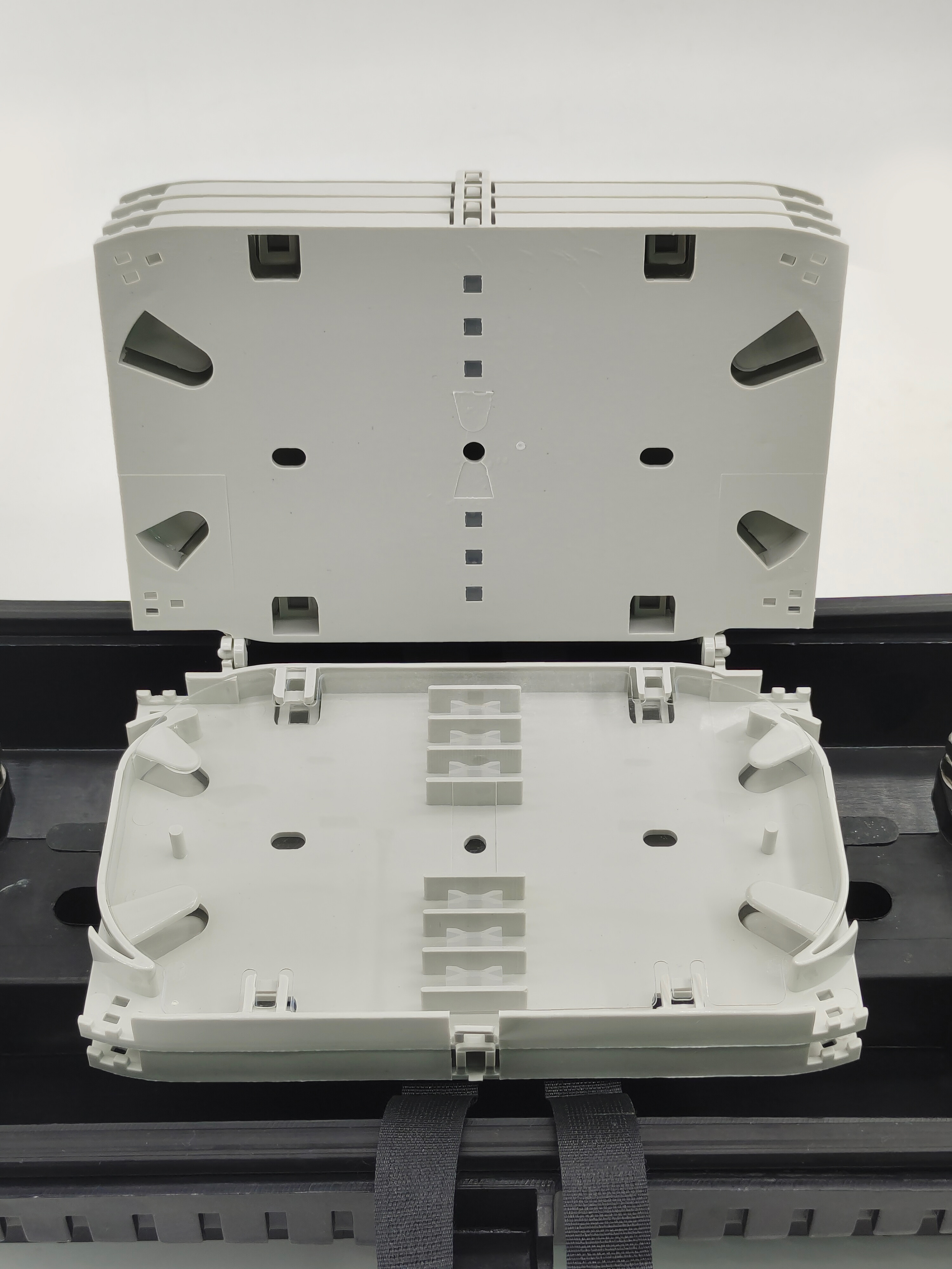 IP68 120 Cores Dome Fiber Optic Splice Closure 5 Trays Manhole Optical Splicing Joint Box