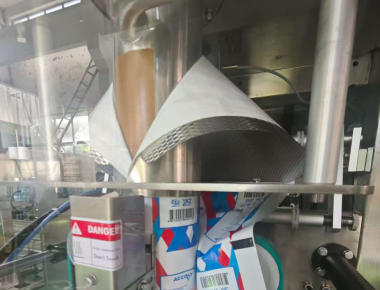 High Speed Salt Packaging Machine System With Pouch Forming Weighing And