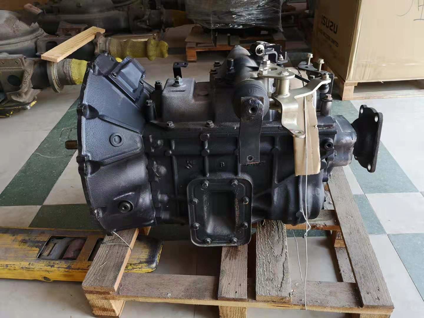 Iron Shell ISUZU FVR Parts FVZ 6HK1 Manual MLD6Q Transmission Assembly Change Speed