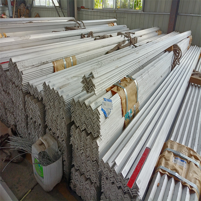 ASME 304 2B Hot Rolled Inox Angle Bar White Pickled Surface