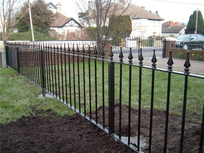 spear top pickets steel fence