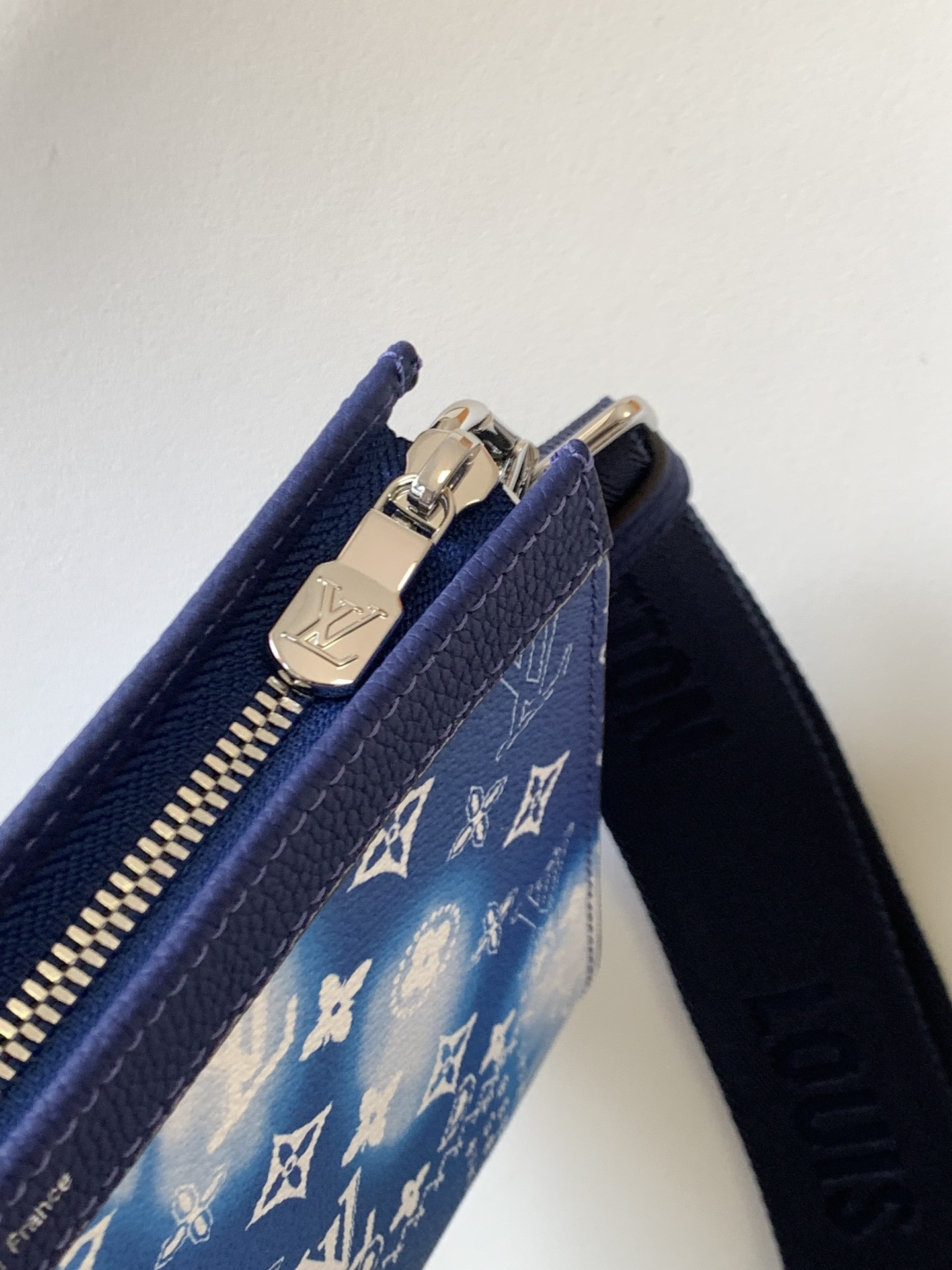 Small Gaston Louis Vuitton LV Pochette Wallet Double Zip Wearable