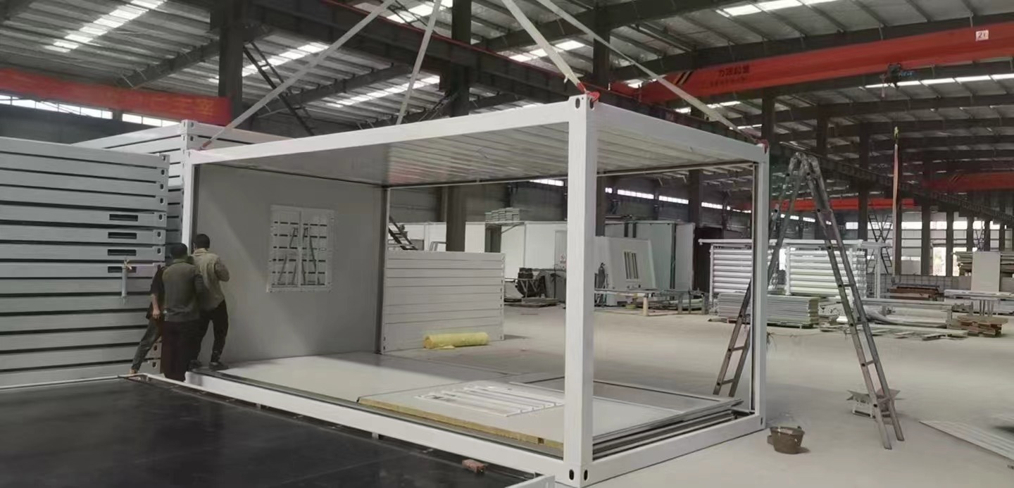 Hotel Steel Frame Galvanized Steel Bending Flat Packaging Container for 20ft Medical Clinic Isolation Room White Custom Glass House