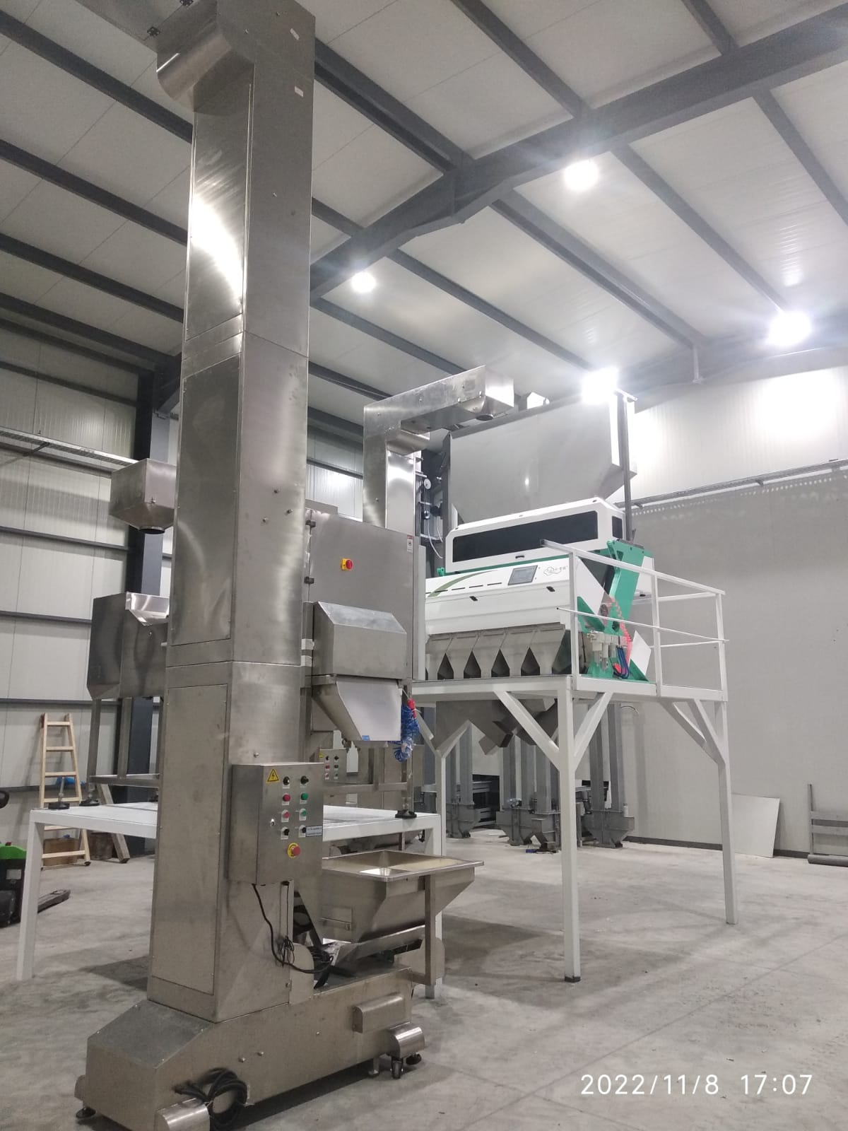 Macadamia Nut Hazelnut Color Sorter Machine And Hazelnut Color Separator Machine for Separate Hazelnut Kernel and Shell