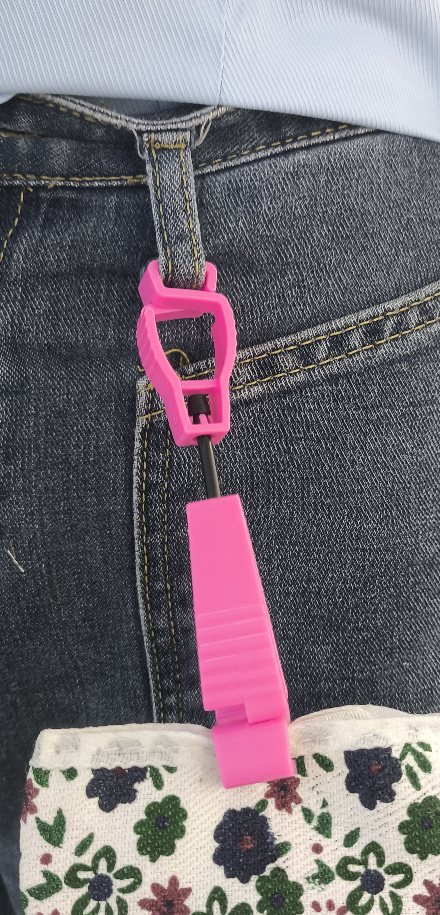 Plastic Glove Clips in Bag Package