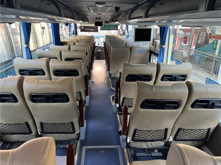 Manual Transmission Pre Owned Coaches 47 Seats Euro 4 LHD Second Hand Tourist Bus