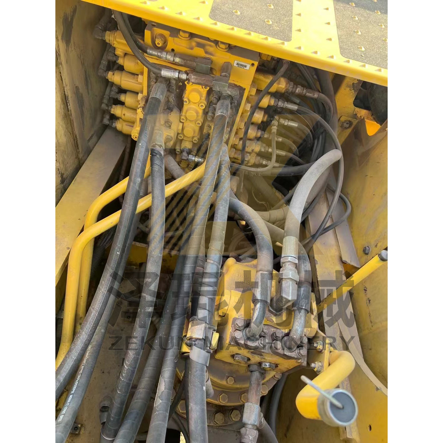 Second-hand Komatsu 16T PC110-7 PC200-7 PC200-8MO Loader 200 with Low Operating Weight