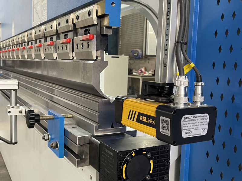 High Accuracy DA66T 8+1 AXIS Hudraulic Press Brakes CNC 110T 3200MM