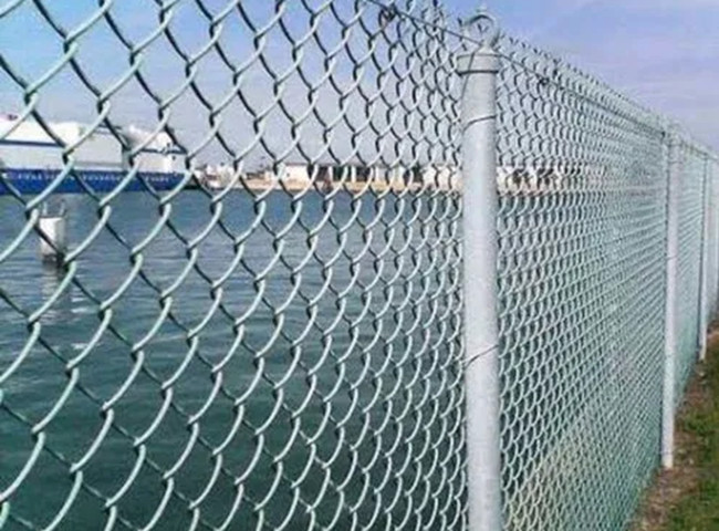 Diamond 1.2mm Wire Mesh Chain Link Fence Pvc Coated In Animal Feeding And Roads