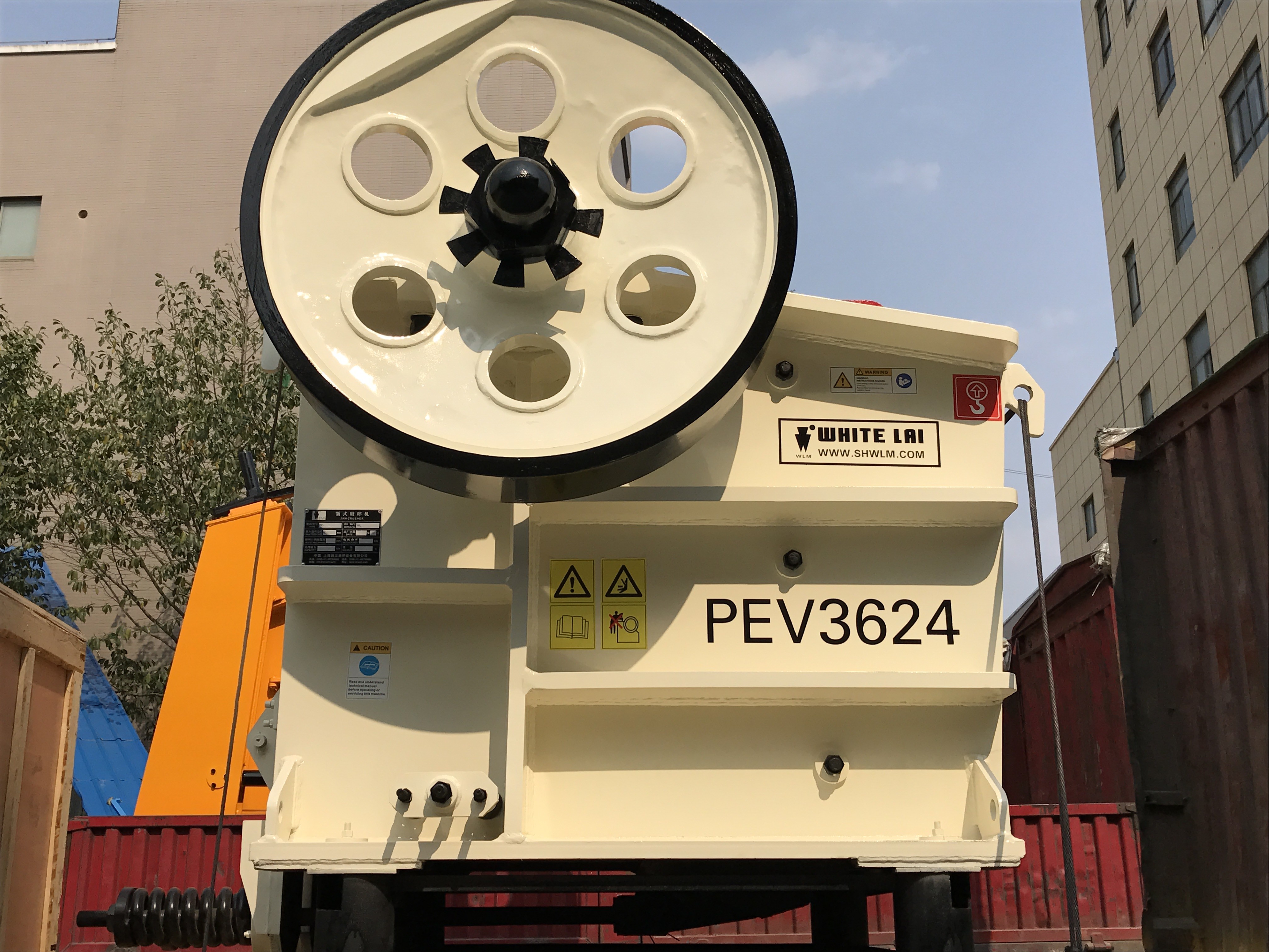 Primary Crusher PEV Jaw Crusher Machine 480TPH With Lubrication System mining jaw crusher industrial jaw crusher