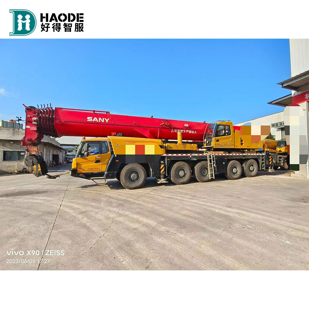 Used SANY 200t Heavy Diesel Truck Crane With Full Extended Boom Torque Of 768kN.M