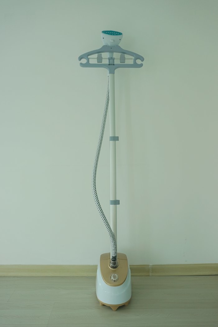 Clothes Standing Hanging Garment Steamer 1800 W Power Single Pole Steam Iron