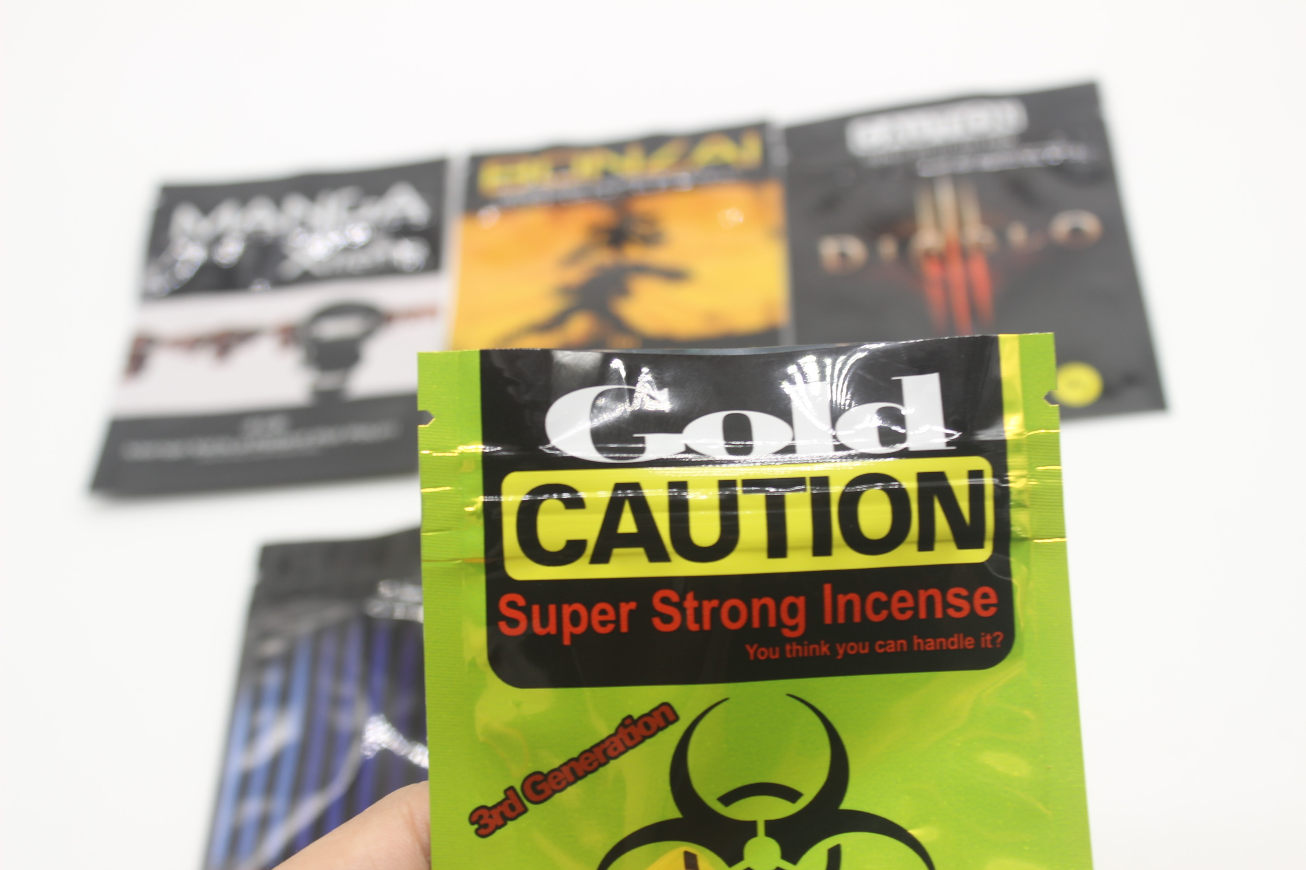 3.5g 7g 14g 28g Custom Mylar weed Bags Smell Proof Mylar Stand Up Pouches