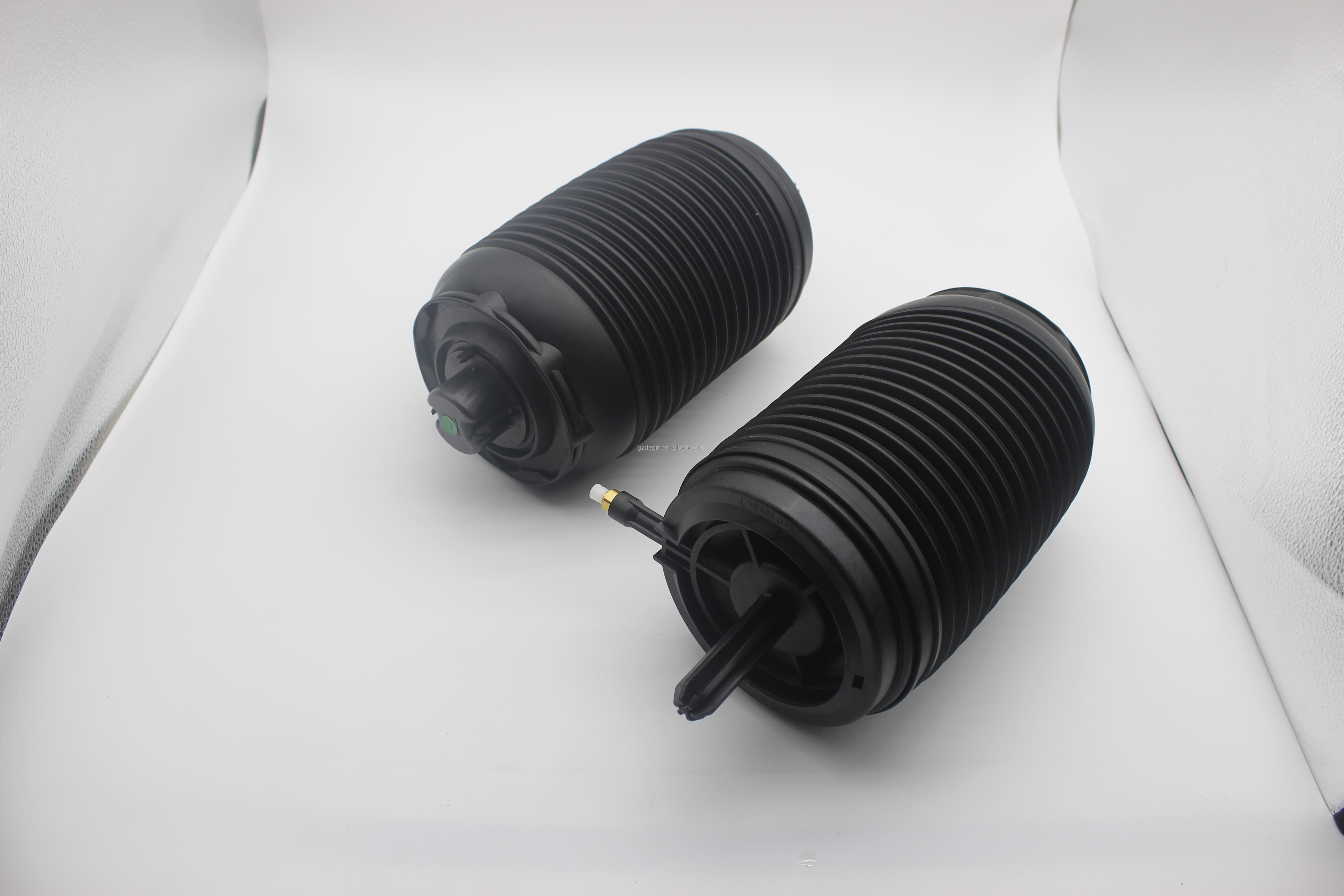 Mercedes-Benz Car Fitment 95B616001 95B616002 Rear Air Spring Bellows for Porsche Maca