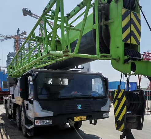 Quality Second Hand 2021 Zoomlion Mobile Crane Model ZTC800V653 Double Hooks for sale