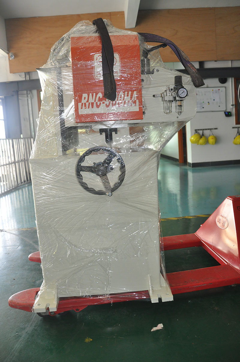 PLC Control Box Servo Zig Zag Feeder RNC-600F-300P For 600mm Coil Metal Sheet