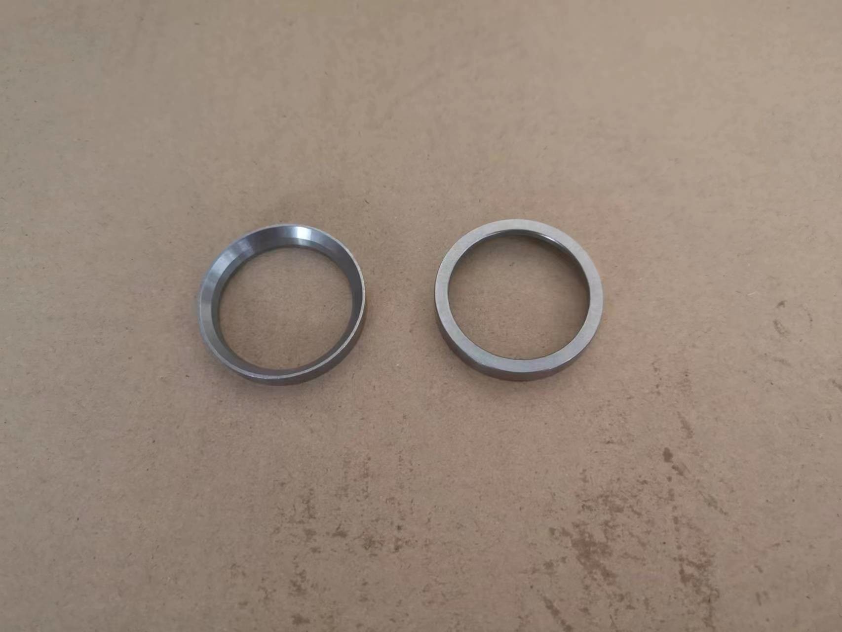J08C J08E Outlet Valve Seat Ring 11135-1720 High Quality Engine Parts Insert Valve Seat OD 39mm