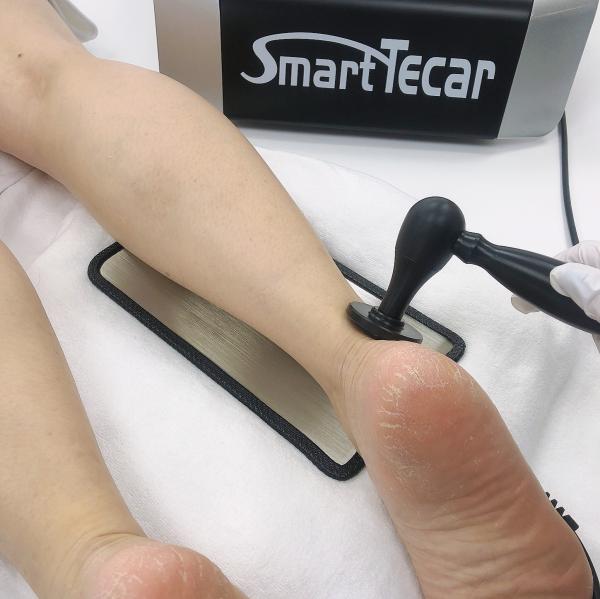 Soft Tissues 10.4'' Tecar Therapy Diathermy Machine For Pain Relief 300KHZ