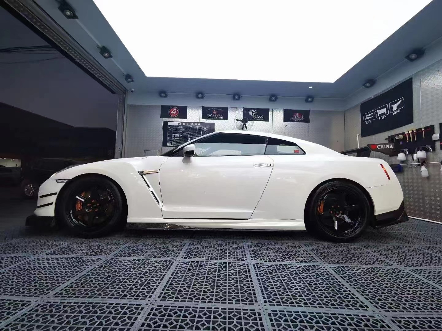 For Nissan GTR Body Kit GTR R35 Upgrades the VARIS-style Carbon Fiber Front and Rear Bumper Spoiler Body Kit