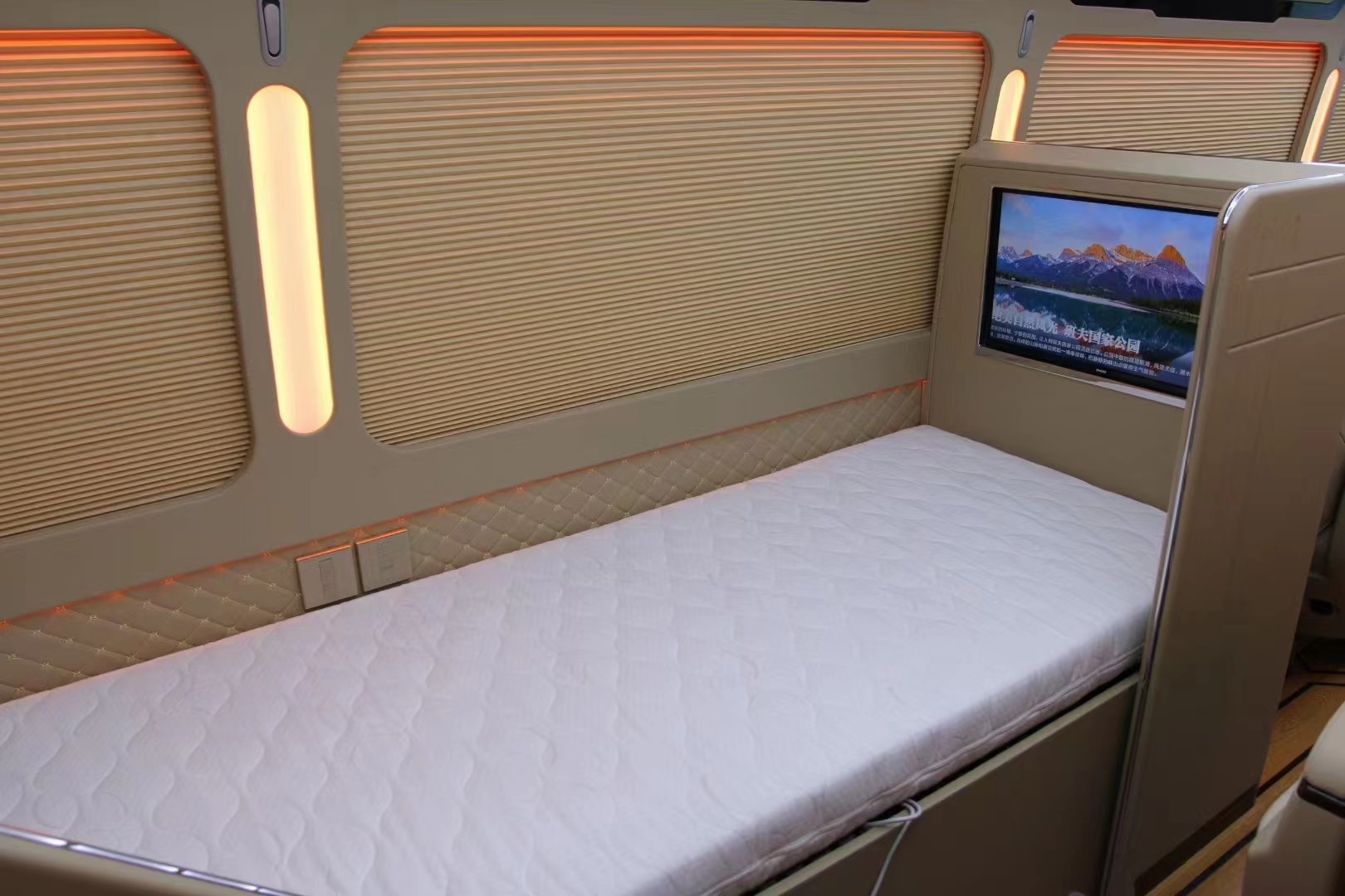 Toyota Coaster 8 Seater Tourist Bus Business Reception Bus Gasoline Rear Drive 4×2 Manual