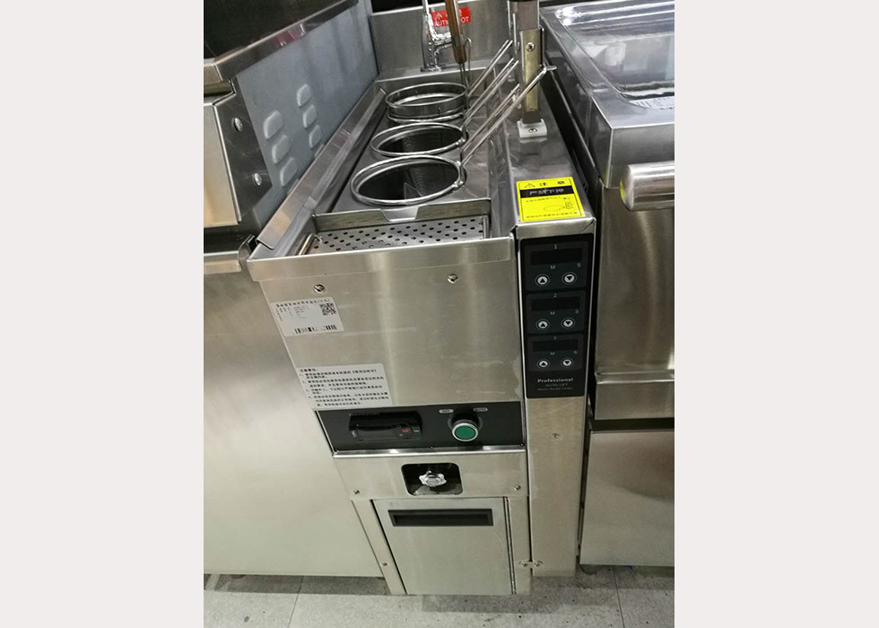 3 Baskets Commercial Kitchen Equipments , Electric Noodle & Pasta Cooker Dumplings Boiler Standing Type