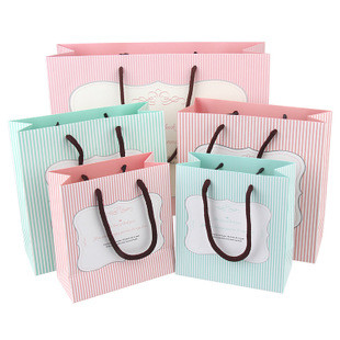Economic and Reliable gift bag promotional gift bag personalized gift bag paper bags supplier