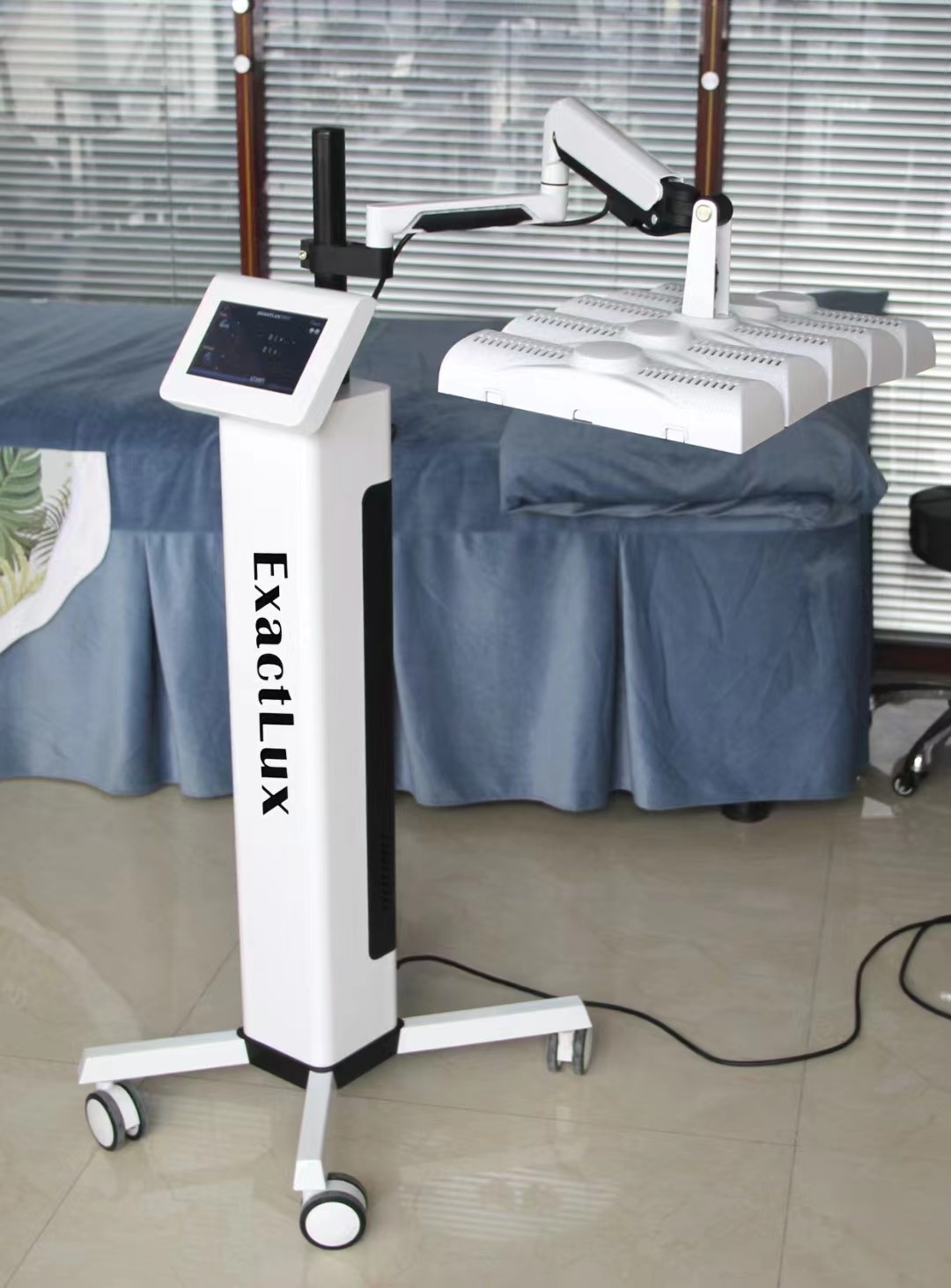 Adjustable Timing Range 5W LED Light Facial Machine Electric Powered