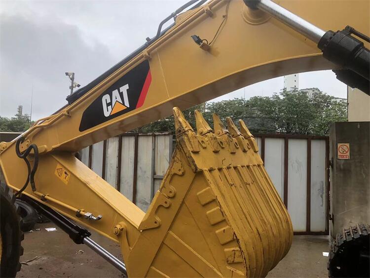 Used Cat330 Excavator in Shanghai with Original Hydraulic Pump and 3823 Working Hours