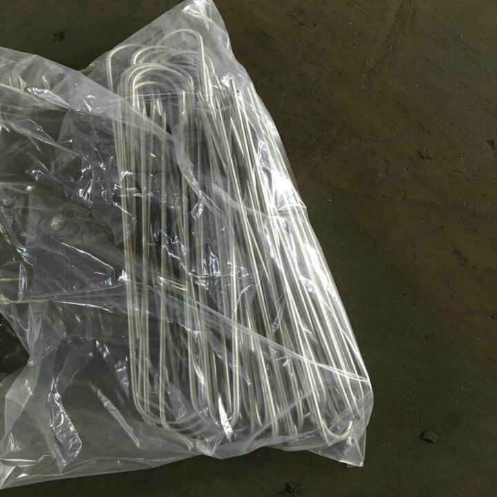 ground locking pegs
