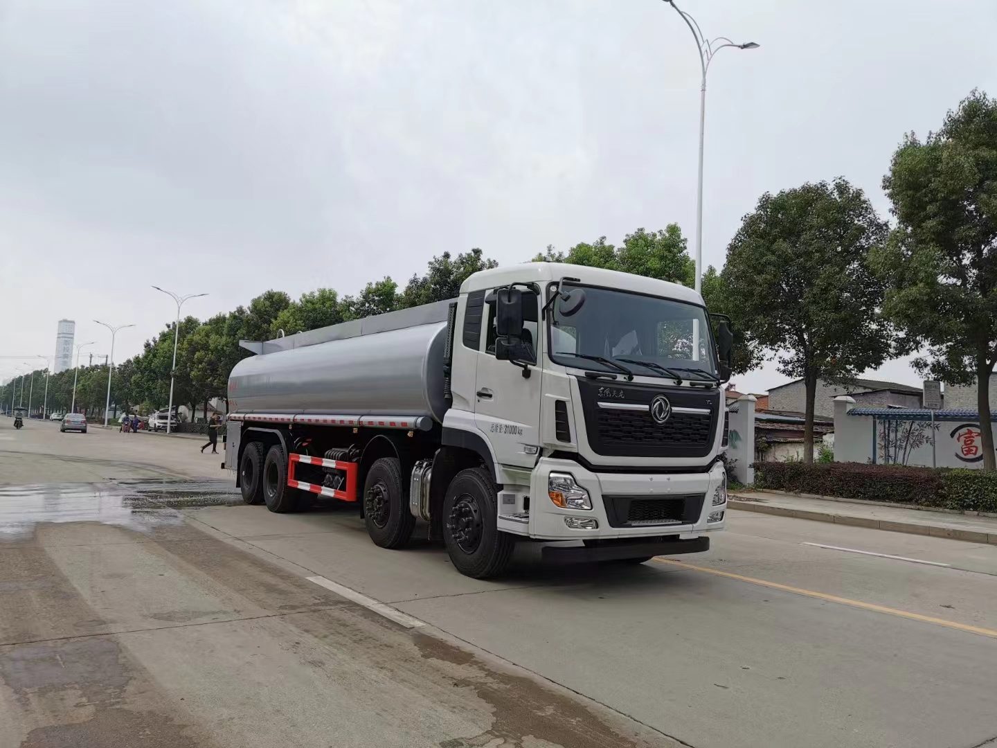 HOWO 6x4 20cbm 30000 Liters Oil Tank Truck Heavy Duty Fuel Delivery Truck