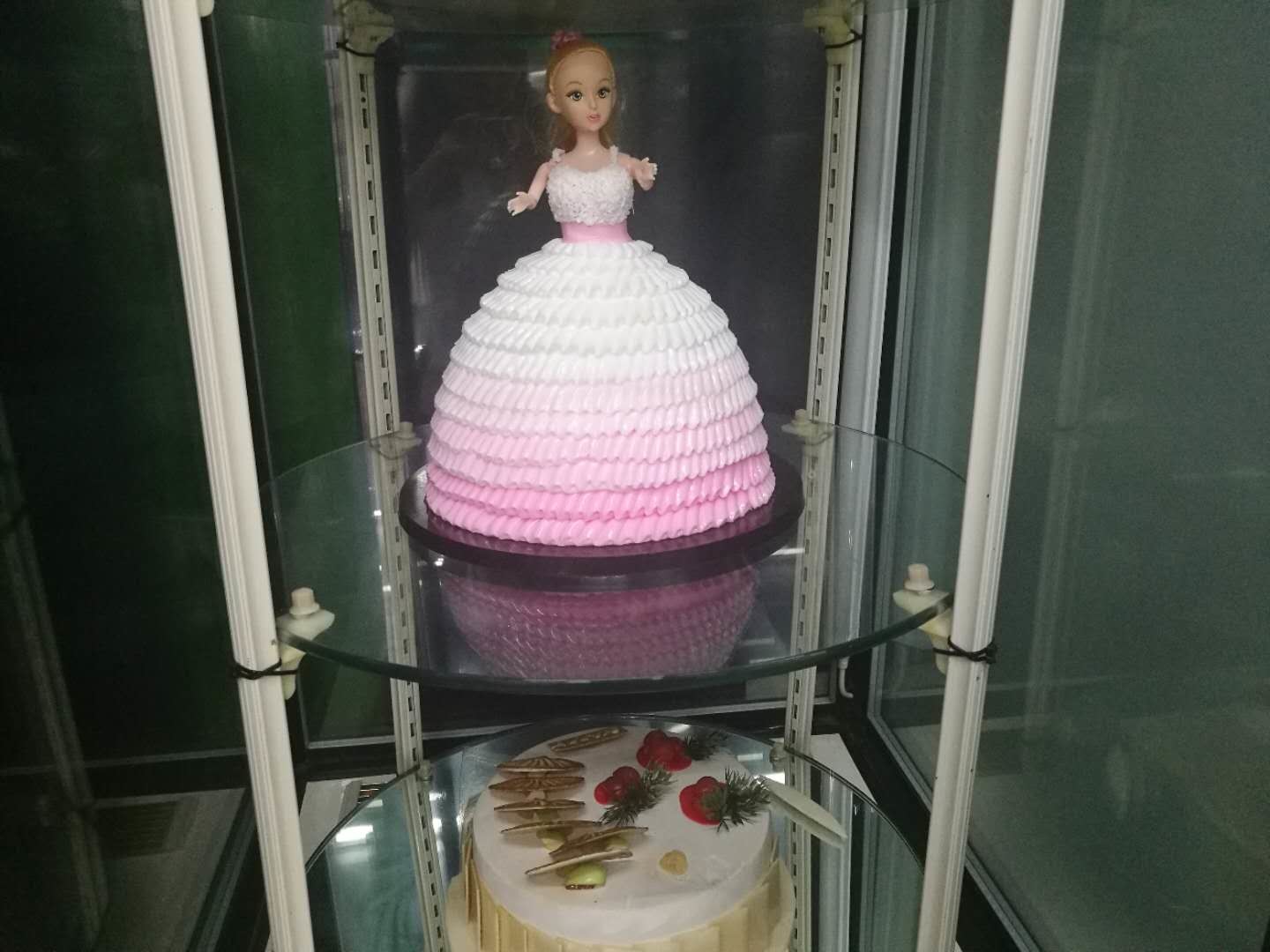 4℃~8℃ Food Warmer Showcase , Four Sided Glass Door Rotary Cake Display Cabinet Upright Refrigerator